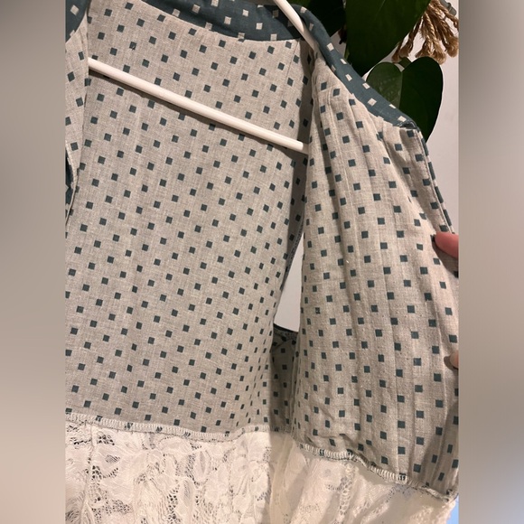 Polka Dot Lace Vest - Picture 3 of 3